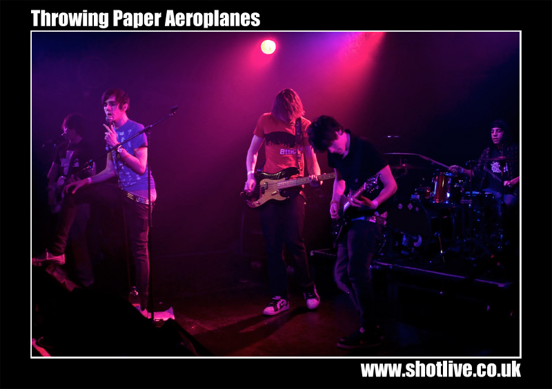 Throwing Paper Aeroplanes
Throwing Paper Aeroplanes
Keywords: Throwing Paper Aeroplanes