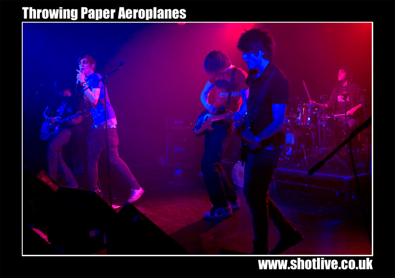 Throwing Paper Aeroplanes
Throwing Paper Aeroplanes
Keywords: Throwing Paper Aeroplanes